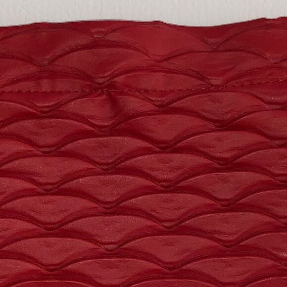 Red Scalloped Cosmetic Bag - Picture 12 of 13